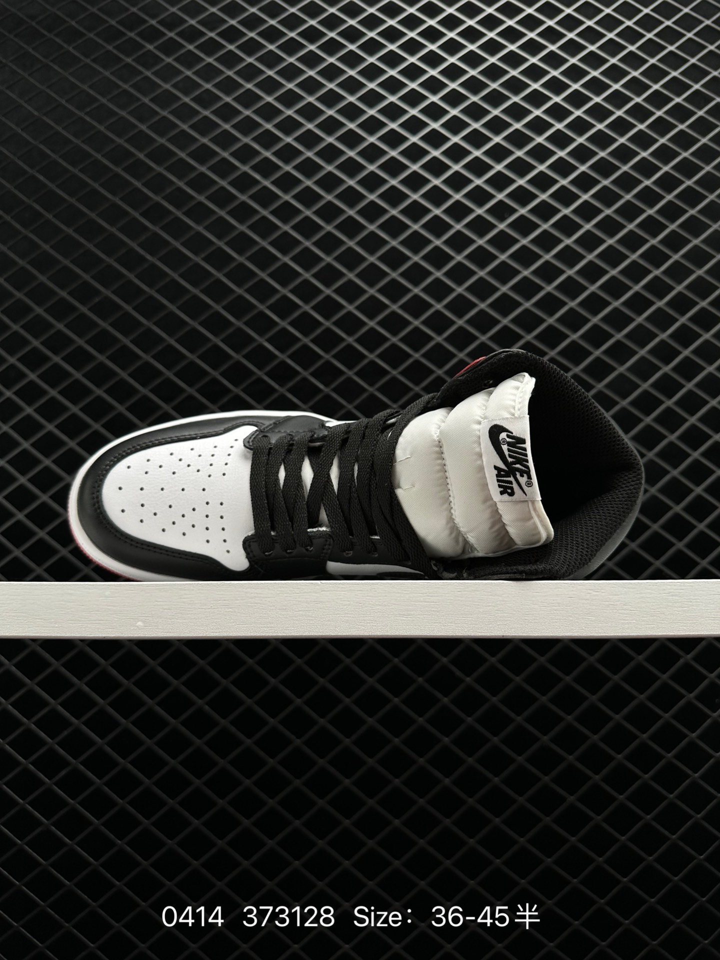 Air Jordan 1 Retro High OG “Black Toe”